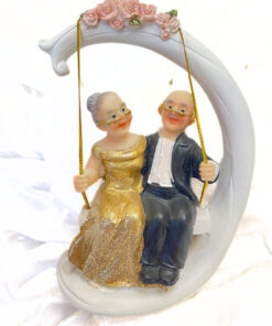 Goldhochzeit Dekofigur "Brautpaar auf Schaukel"mit Glitzer