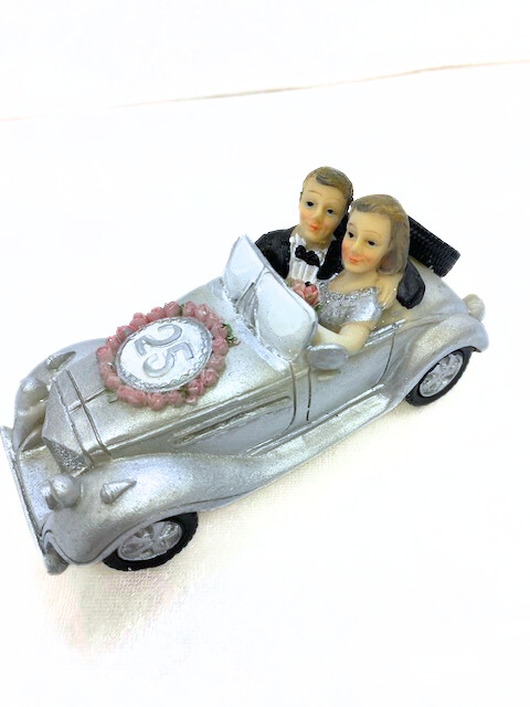 Dekofigur "Silberhochzeitspaar im Auto"