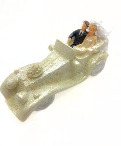 Dekofigur "Auto mit Brautpaar" mit Glitzer, creme