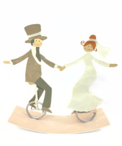 Metalleinradschaukel mit Brautpaar