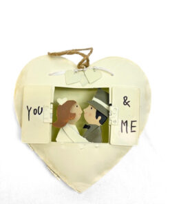 Metallherz Anhänger "You & ME" Brautpaar am Fenster