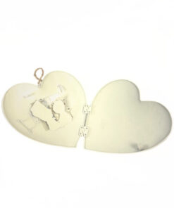 Alternative view of Metallherz Anhänger "You & ME" Brautpaar am Fenster