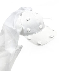 Kappe mit Schleier für die angehende Braut